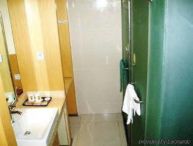 Super 8 Hotel Kunshan Railway Station Dış mekan fotoğraf
